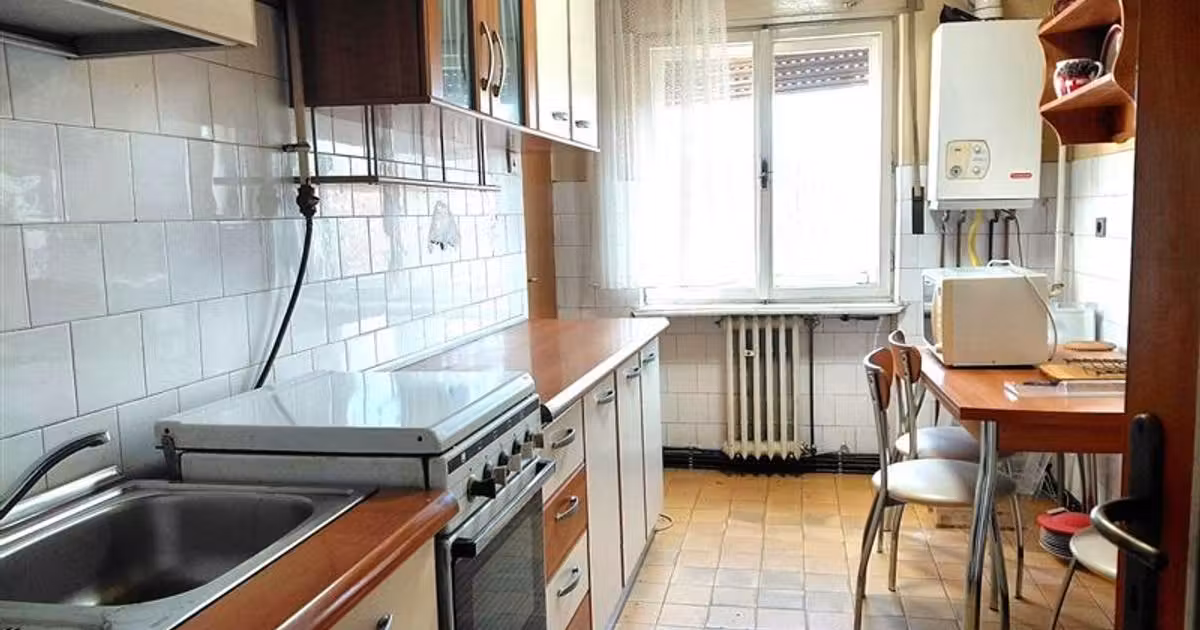 Apartament de vânzare cu 3 camere în zona Săsar, Baia Mare