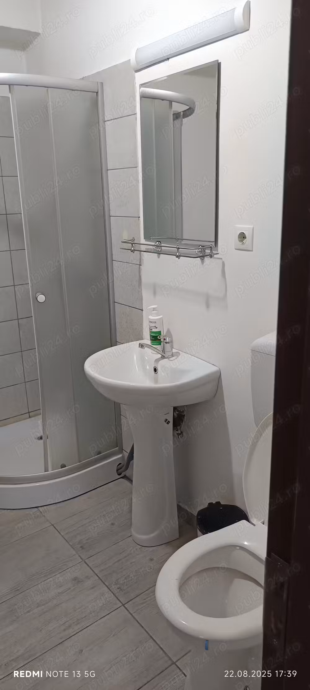INCHIRIEZ urgent apartament