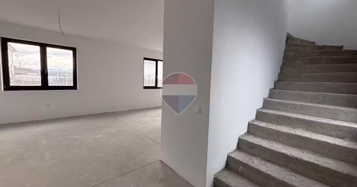 Casă de vânzare cu 4 camere în Șelimbăr