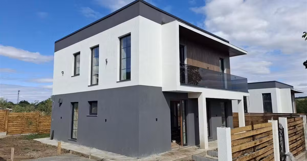 Casă individuală de vânzare cu 4 camere în Rediu