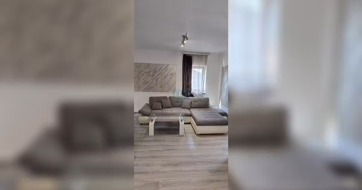 Casă de vânzare cu 4 camere în Dumbrăvița
