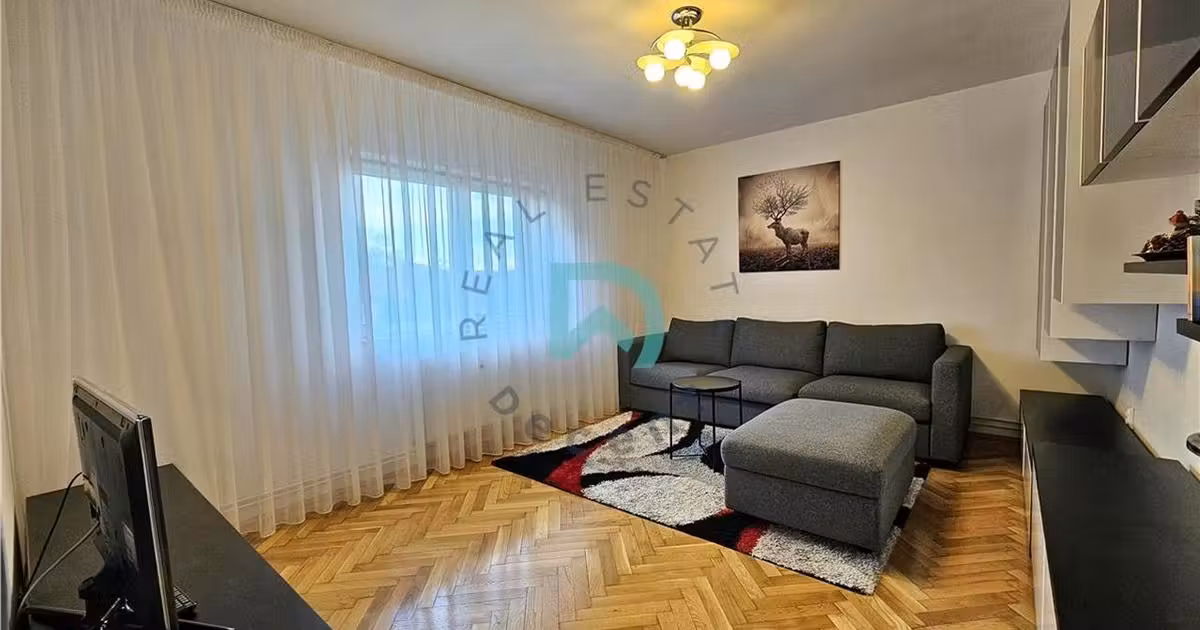 Apartament de vânzare cu 3 camere, mobilat în zona Central, Brașov