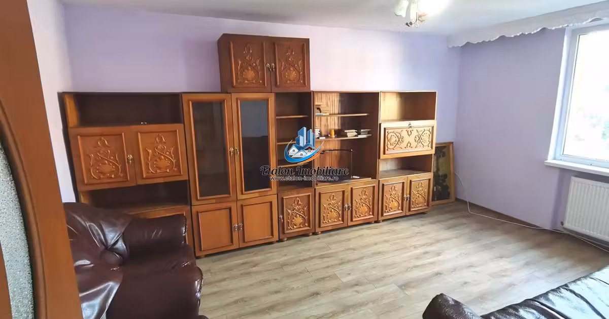 Apartament de vânzare cu 2 camere în zona Central, Piatra-Neamț