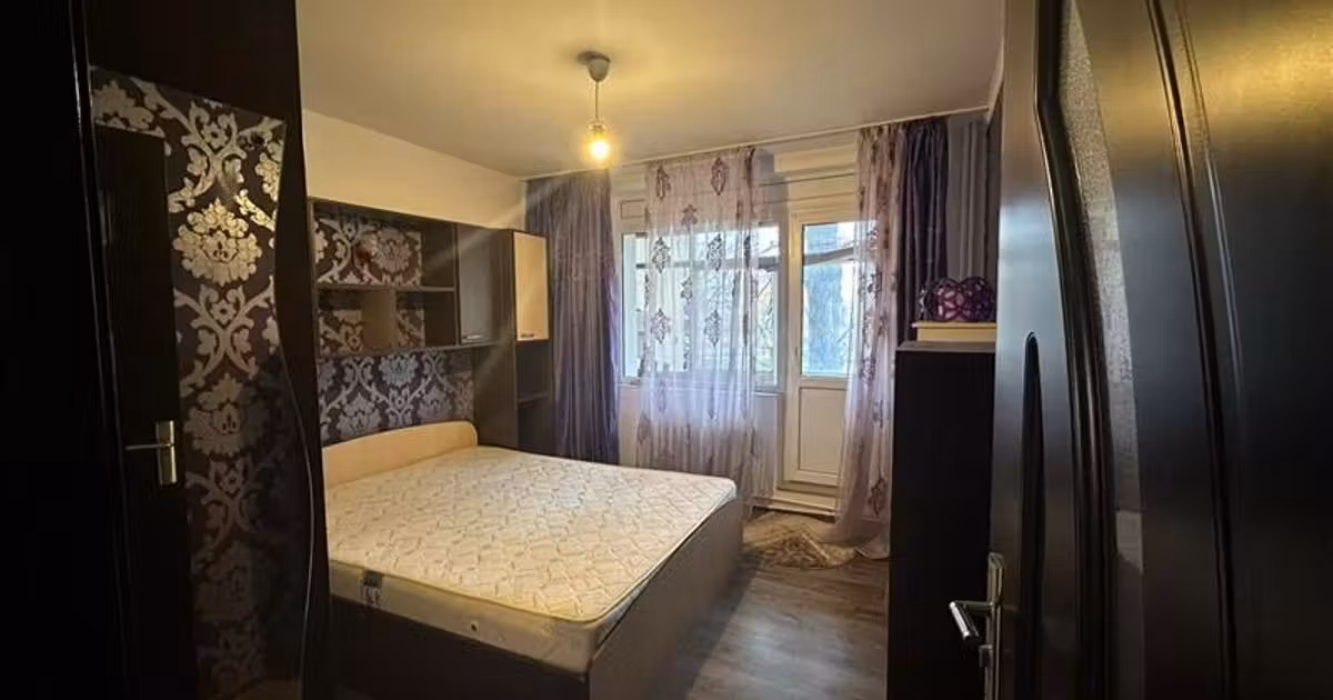 Apartament de vânzare cu 3 camere, mobilat în zona Podu Roș, Iași