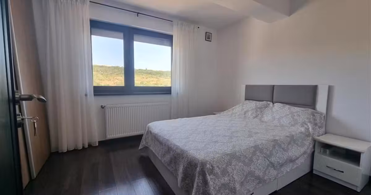 Apartament de vânzare cu 4 camere, mobilat în Rediu