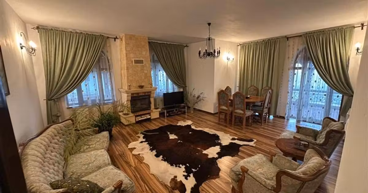 Casă individuală de vânzare cu 8 camere, mobilată în zona Bucium, Iași