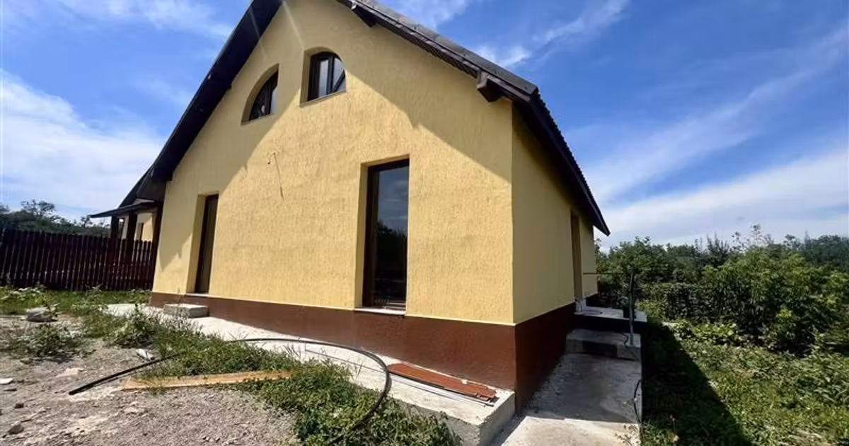 Casă individuală de vânzare cu 4 camere în Voinești