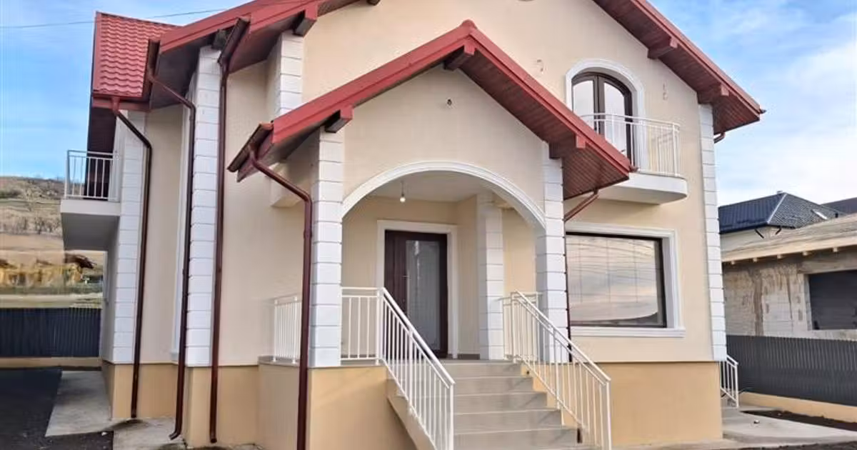 Casă individuală de vânzare cu 4 camere în Lețcani