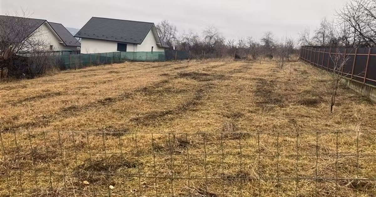 Teren intravilan de vânzare de 902 mp, în Tomești