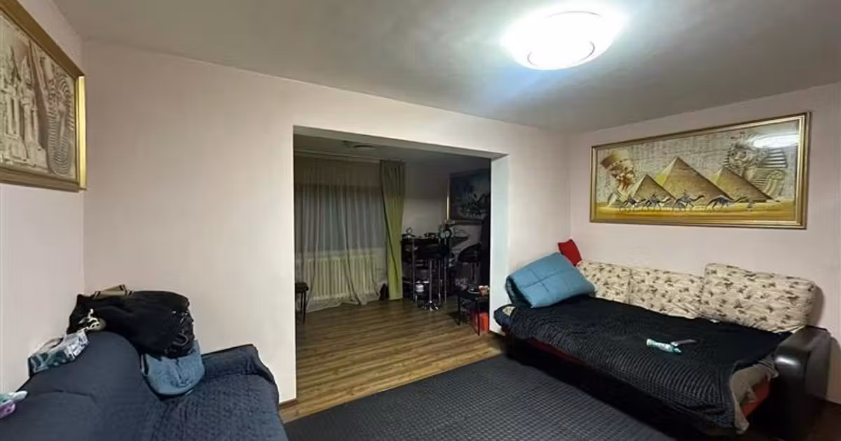 Apartament de vânzare cu 3 camere, mobilat în zona Podu Roș, Iași