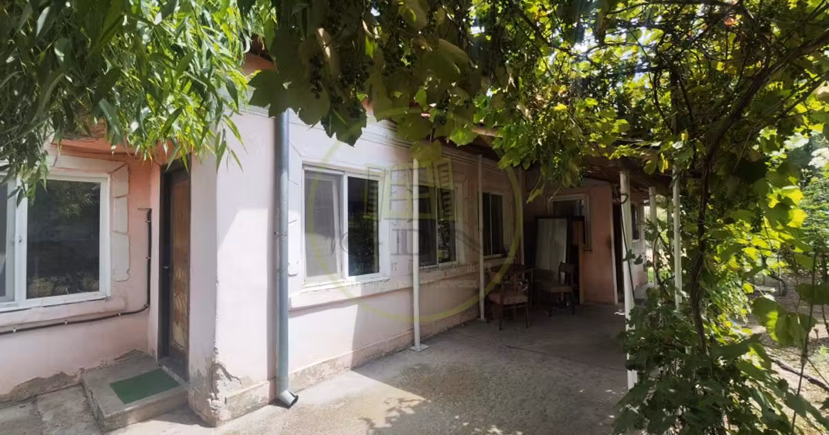 Casă individuală de vânzare cu 3 camere, mobilată în zona Bariera Vâlcii, Craiova