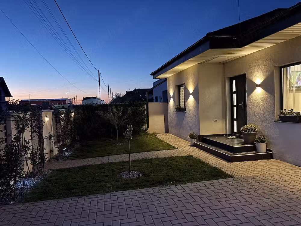 Vând casă în Moara Nica