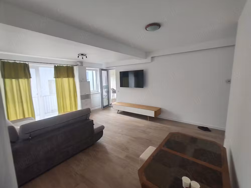 Închiriez 3 camere Gruia