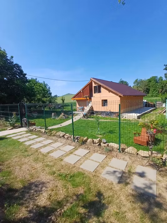 Casă Deleni