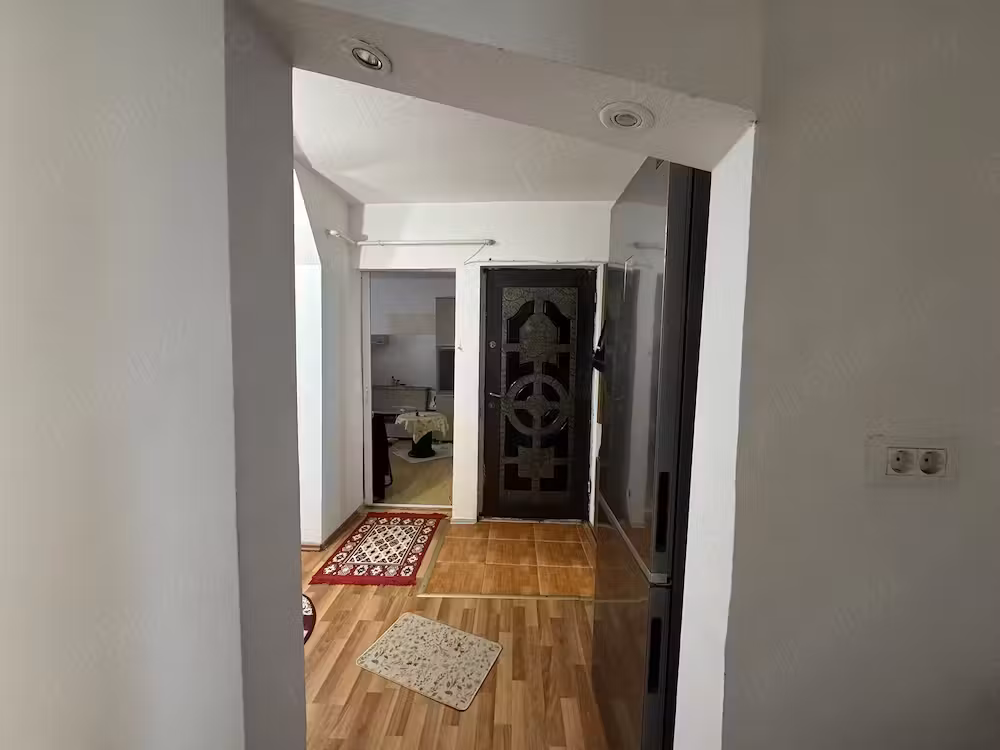 Vand apartament 2 camere Tg-Carbunesti