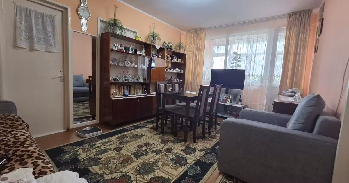 Apartament de vânzare cu 3 camere în zona Micro 16, Galați