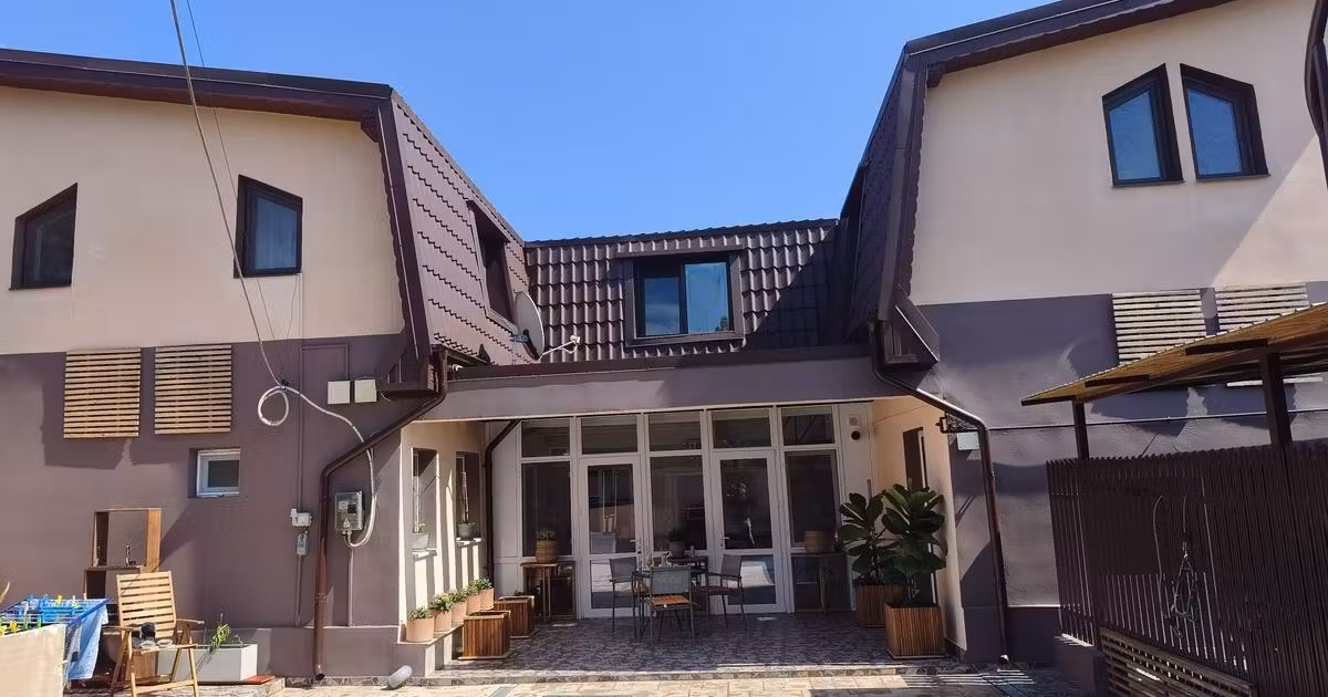 Casă de vânzare cu 5 camere în zona Km 4, Constanța