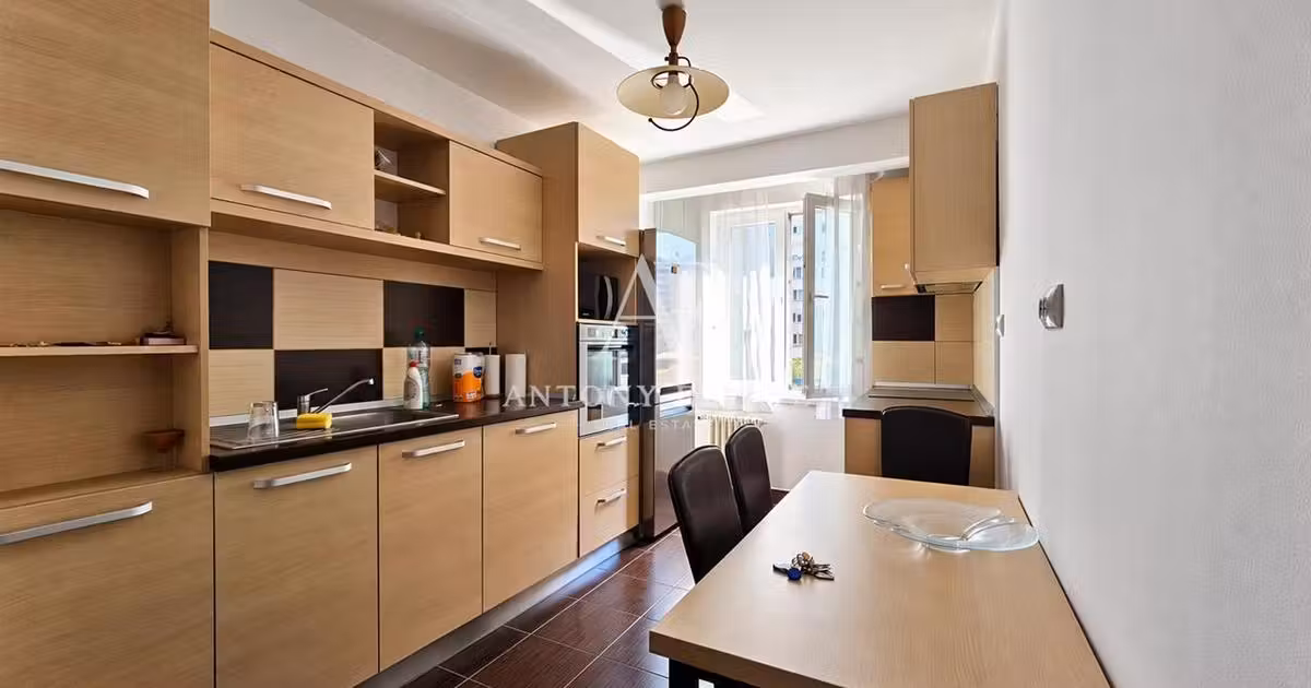 Apartament de vânzare cu 2 camere, mobilat în zona Decebal, Oradea