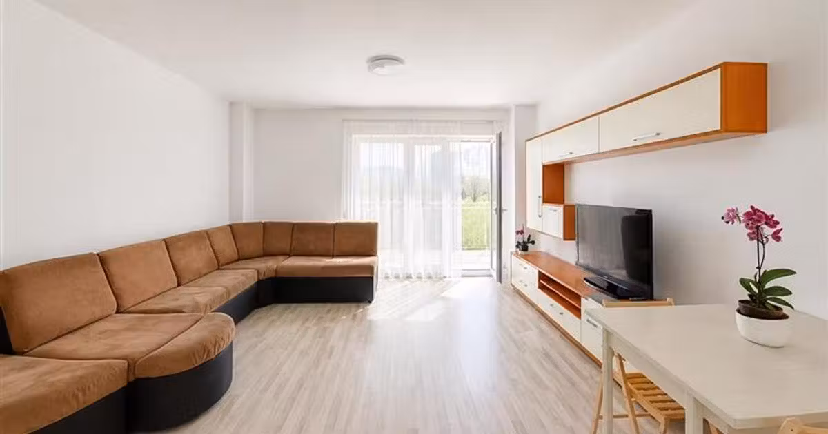 Apartament de vânzare cu 3 camere, mobilat în zona Tractorul, Brașov