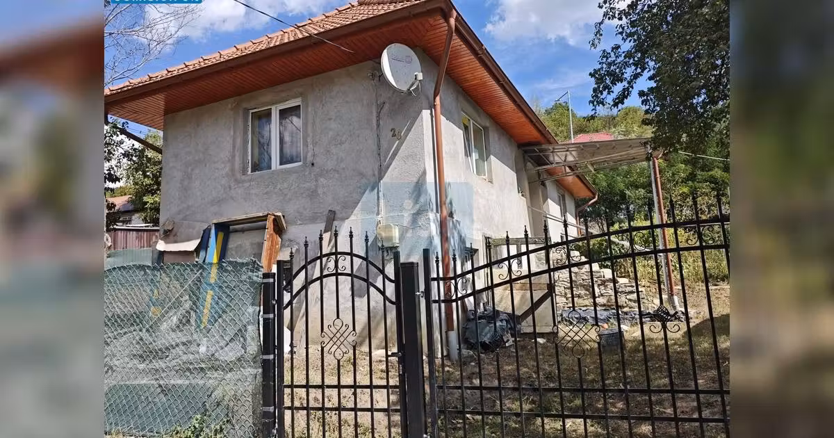 Casă de vânzare cu 2 camere în Dej