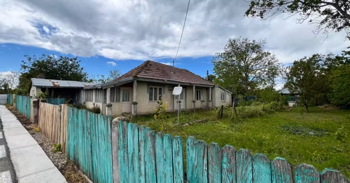Casă individuală de vânzare cu 4 camere, mobilată în Tecucelu Sec