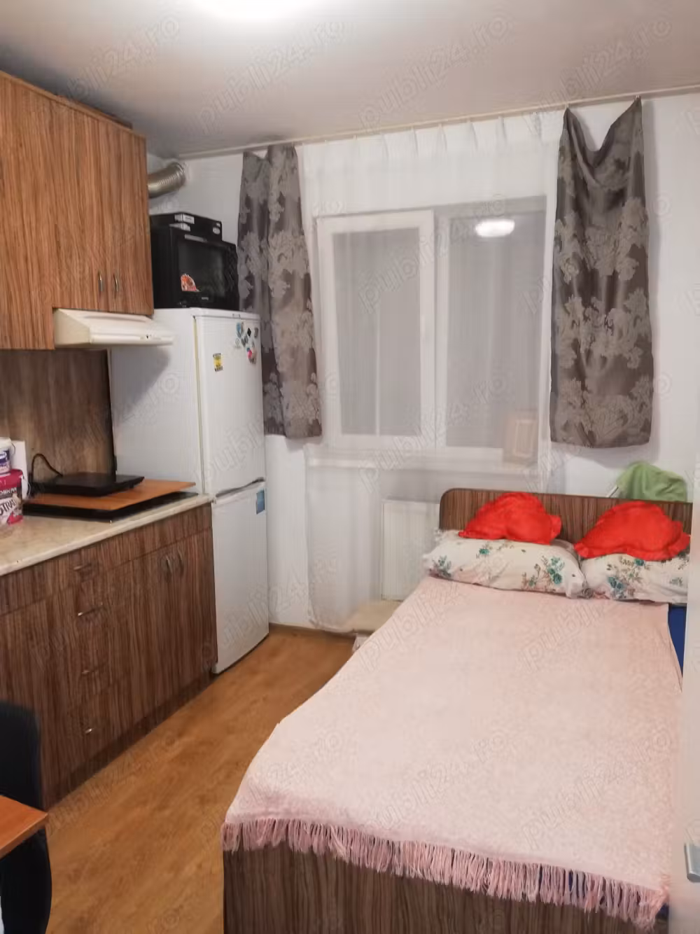 Garsoniera mica cu baie,langa USV, liceul sportiv,mobilata,utilata,dar fara bucatarie separata