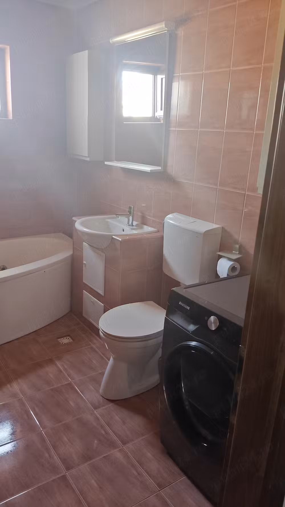 Proprietar, inchiriez apartament 3 camere Complex - Universitate