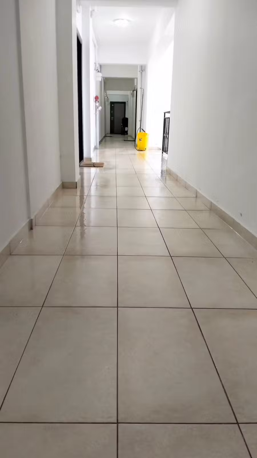 închiriez garsonieră pr strada Biruinței