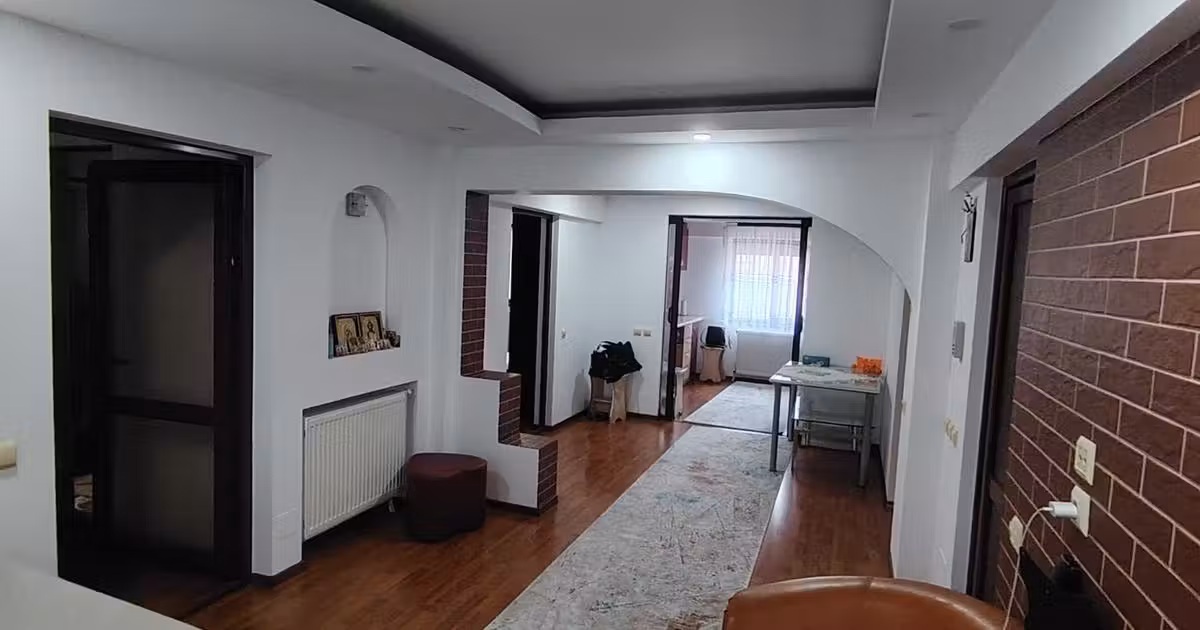 Apartament de vânzare cu 4 camere în zona Central, Botoșani