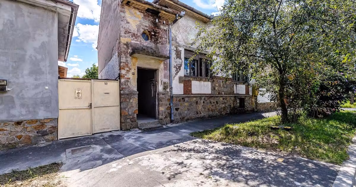 Casă individuală de vânzare cu 5 camere în zona Pârneava, Arad