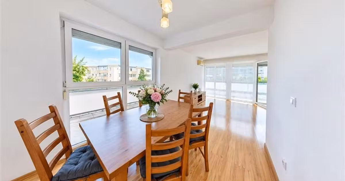 Apartament de vânzare cu 3 camere, mobilat în zona Avantgarden, Brașov