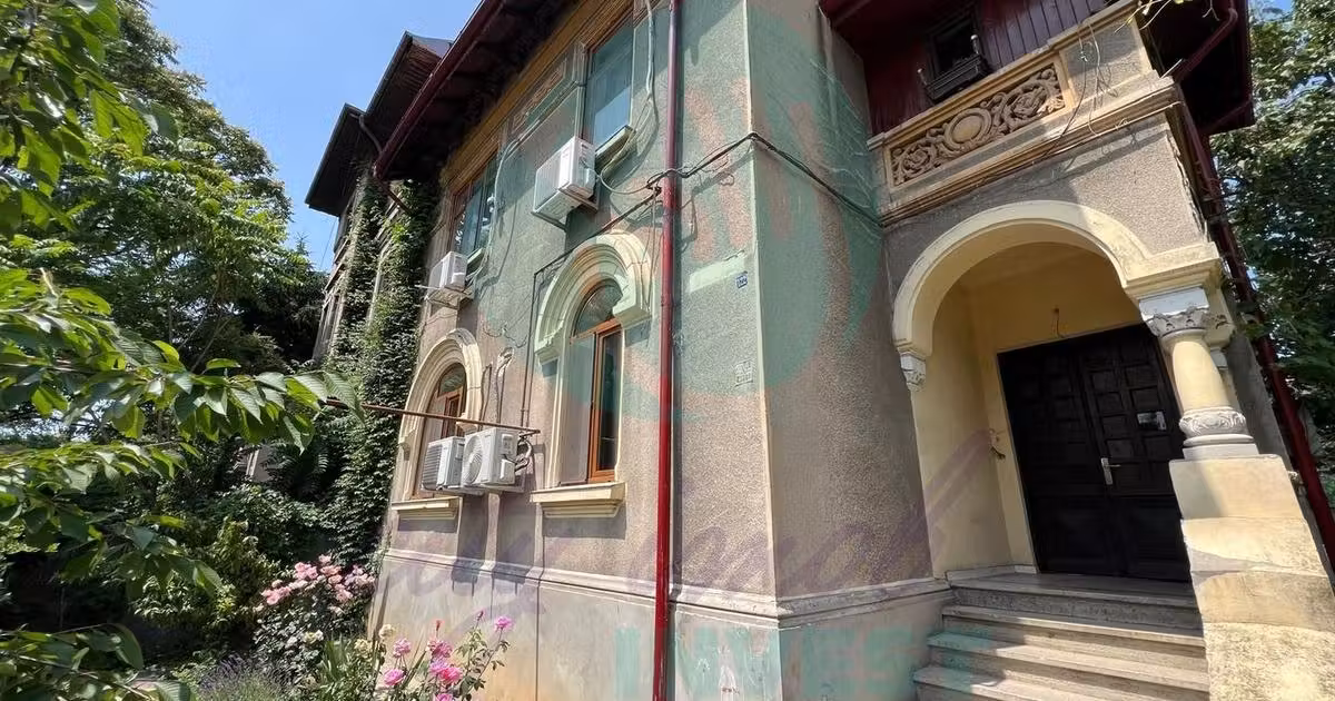 Casă individuală de vânzare cu 9 camere, mobilată în zona Cotroceni, Sector 5