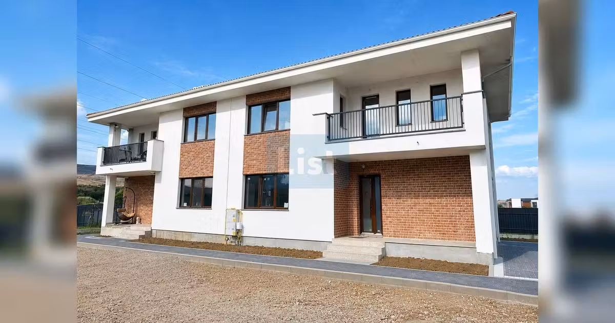 Casă de vânzare cu 5 camere în Florești