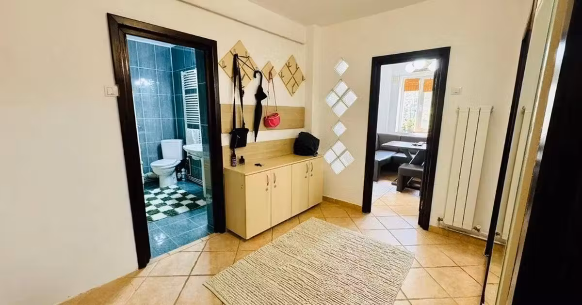 Apartament de vânzare cu 3 camere în zona Podu Roș, Iași