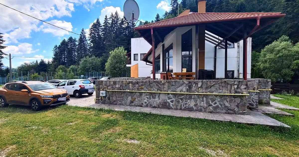 Casă individuală de vânzare cu 8 camere în Pârâul Rece