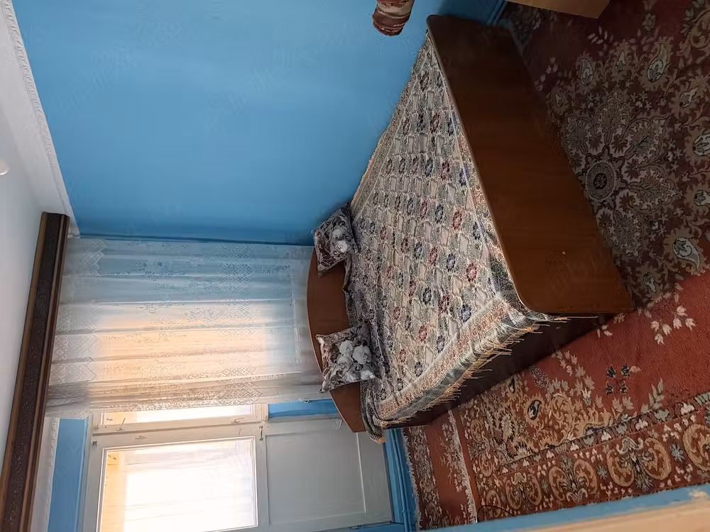 Ofer spre închiriere apartament cu trei camere