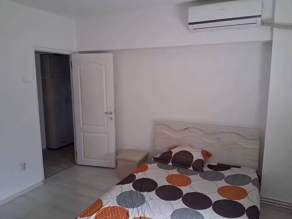 Închiriez apartament zonă centrală