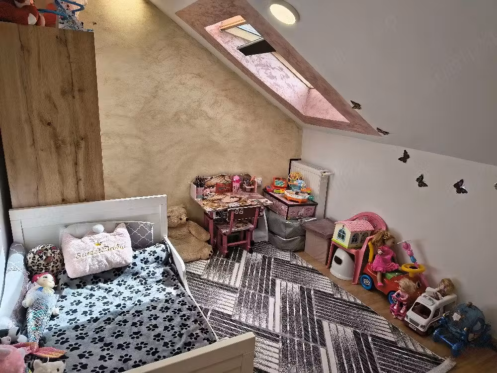 Apartament 2 camere, 65 mp, aer condiționat, bloc nou, BurdujeniApartament 2 camere de vânzare   65