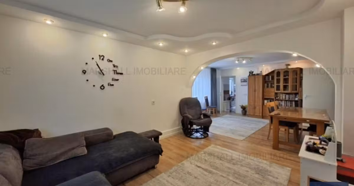 Casă de vânzare cu 8 camere, mobilată în Bucov