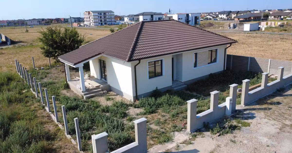 Casă individuală de vânzare cu 4 camere în Moșnița Nouă