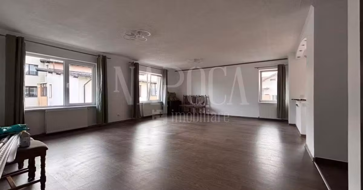 Apartament de vânzare cu 4 camere în Florești