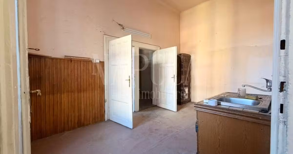 Apartament de vânzare cu 4 camere în zona Central, Oradea