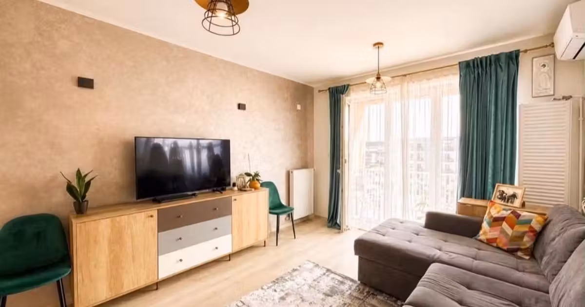 Apartament de vânzare cu 3 camere în zona Tractorul, Brașov