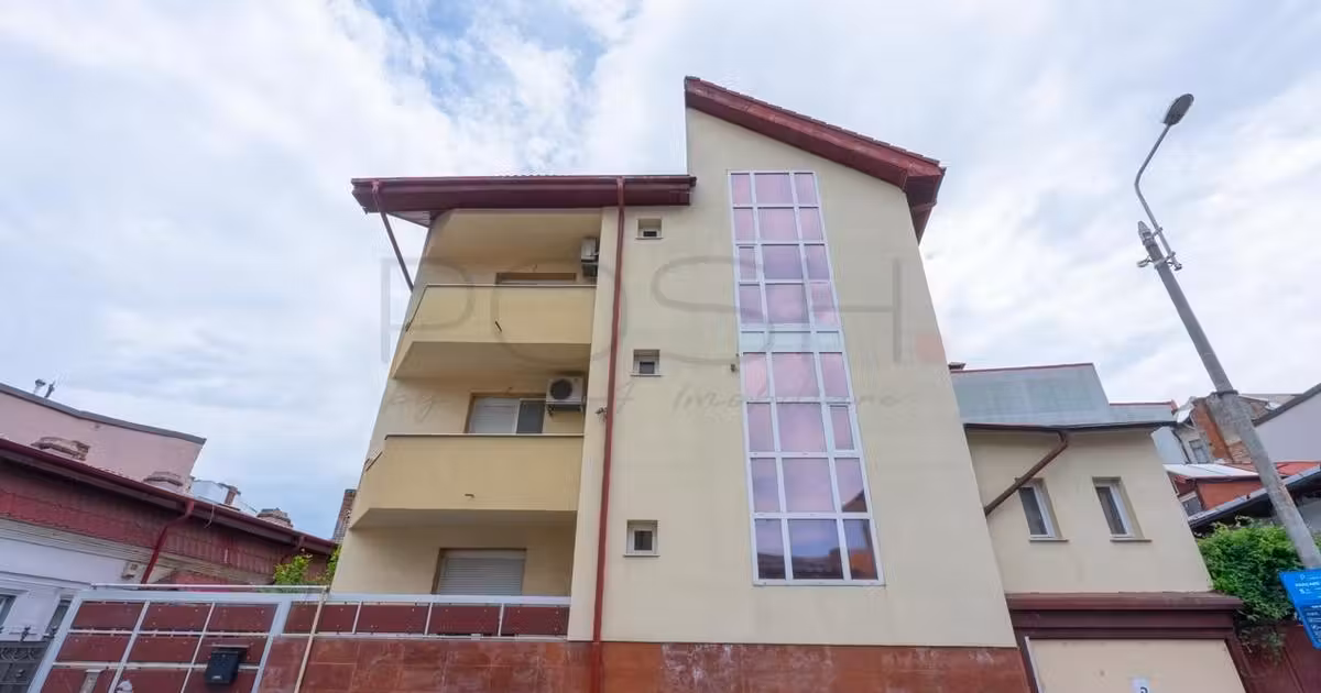 Casă individuală de vânzare cu 12 camere în zona Plevnei, Ultracentral