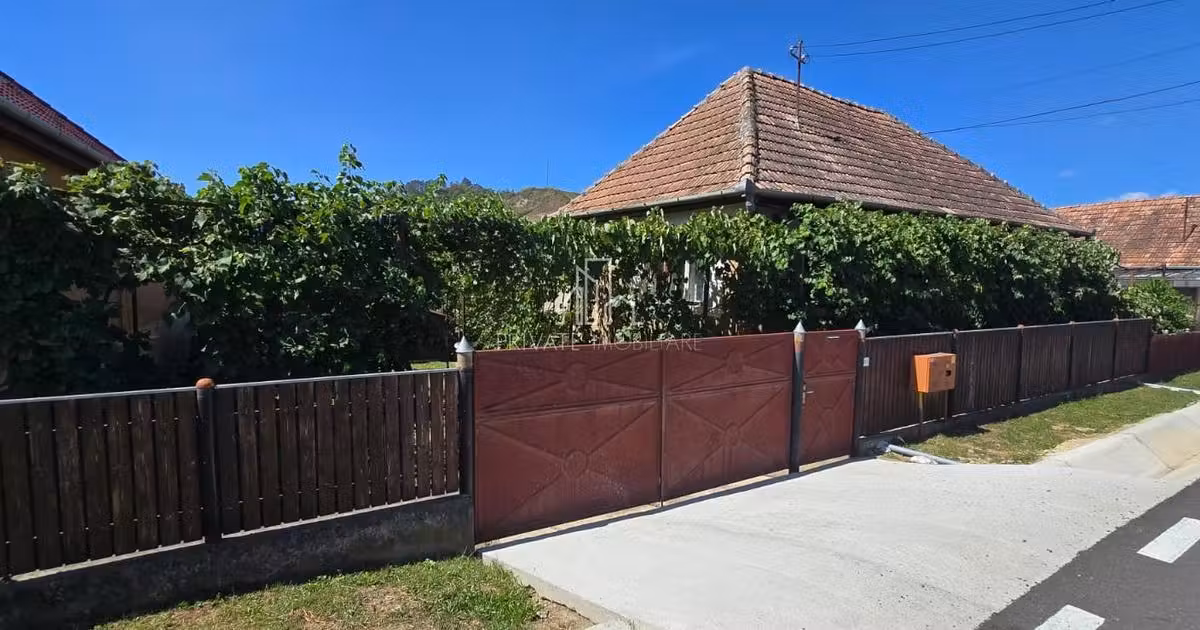 Casă individuală de vânzare cu 3 camere în Boiu