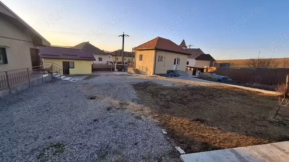 3 Case la pret de una, com. Baciu, sat Salistea Noua, CLUJ