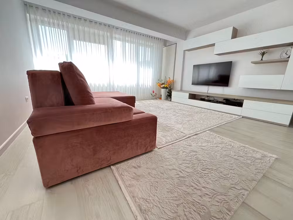 Vand Apartament 3 camere in vila, garaj si camera depozitare la parter, etaj 2, Delfinariu