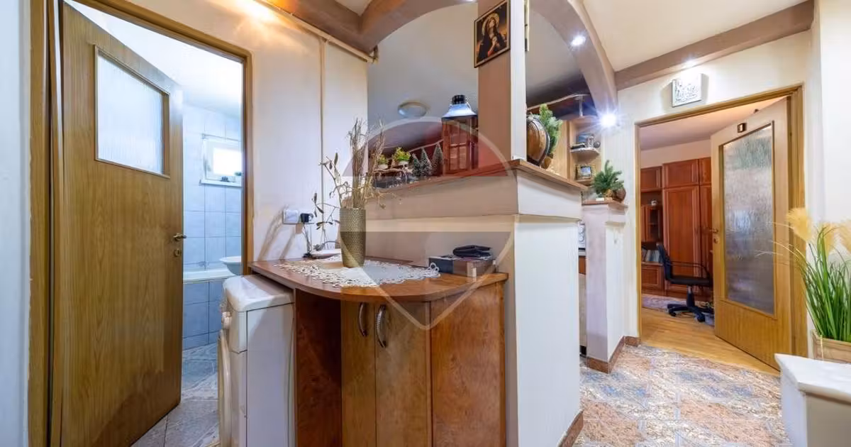 Apartament de vânzare cu 2 camere, mobilat în Zărnești