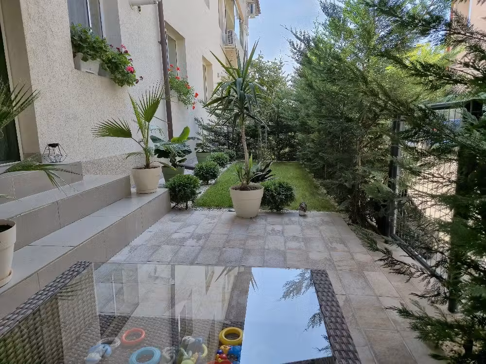 Apartament 2 camere,pe parter,cu gradina proprie si loc de parcare