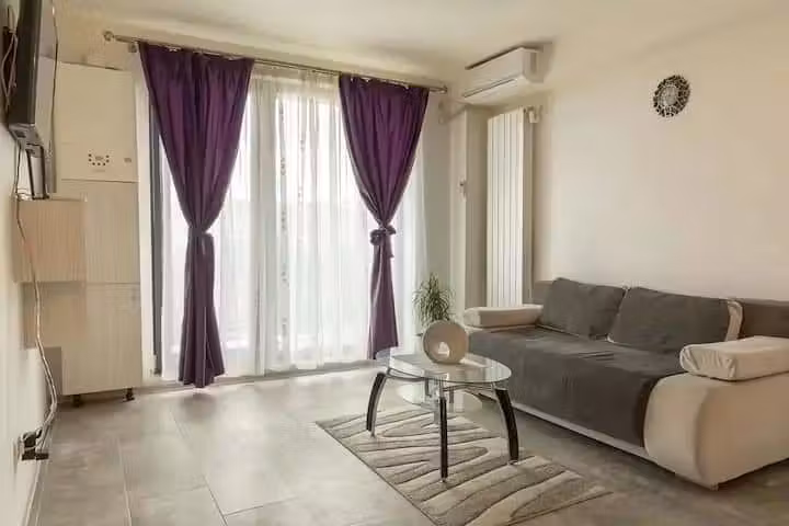 Inchiriez permanent apartament 2 camere ,Hanul Piratilor, langa Kaufland, Mamaia Nord